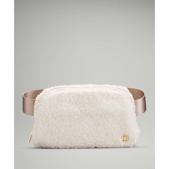 lululemon athletica Handbags - Lululemon Ivory Sherpa Beltbag 1L with gold hardware - excellent condition!!